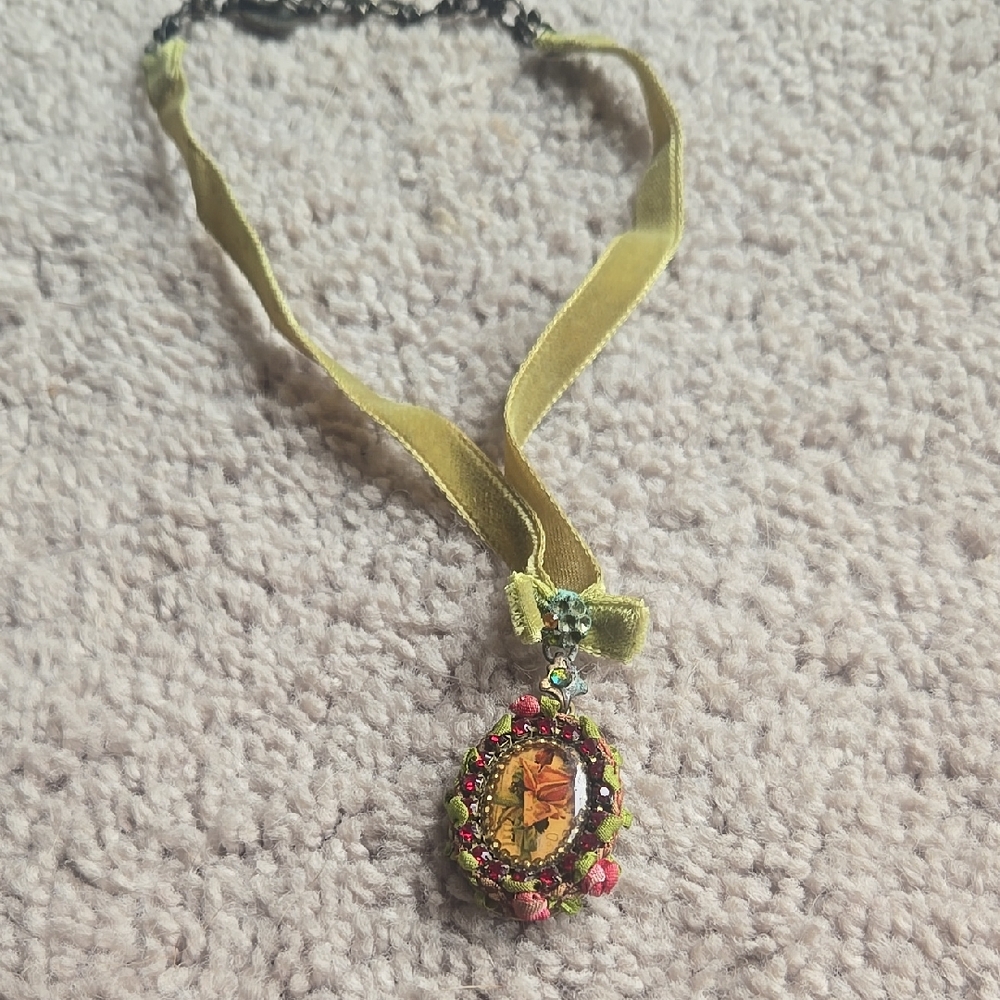 Michal Negrin Signed Olive Green Velvet Ribbon Rose Gem Pendant Necklace Choker